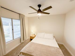 8 Mins From The Strip & 5 From Airport with Pool - 5