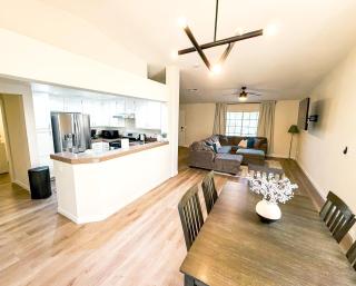 8 Mins From The Strip & 5 From Airport with Pool - 8