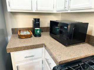 8 Mins From The Strip & 5 From Airport with Pool - 1