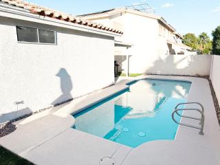 8 Mins From The Strip & 5 From Airport with Pool - 7