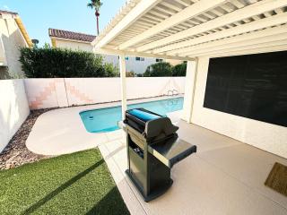 8 Mins From The Strip & 5 From Airport with Pool - 4