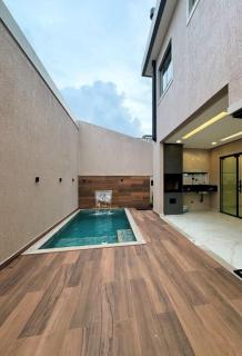 Aluga-se casa em condomínio com duas suítes e piscina - 1