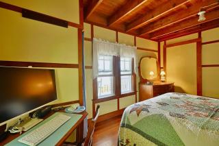 Quiet Oceanfront Cottage with Dock - 2