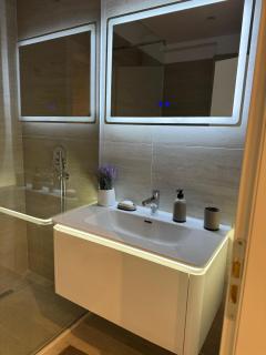 LeOn Apartment Tirana - 4