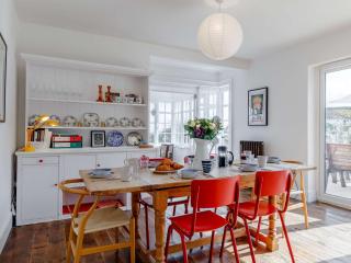 4 Bed in West Bay DC083 - 3