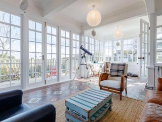 4 Bed in West Bay DC083 - 1