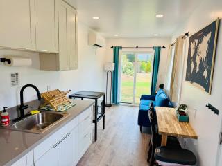 Hibiscus Hale - Perfect for 2! - 4