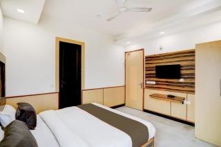 Hotel O Divy Noida Sector 50 Metro Station - 1