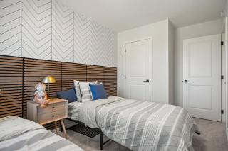 Brand New Cozy2BR House NW Calgary DT Banff Sleep4 - 6