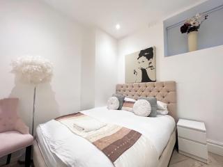 The Kensington Luxe Suites - 2