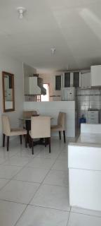 Casa com 2 quartos em condomínio com piscina - 0