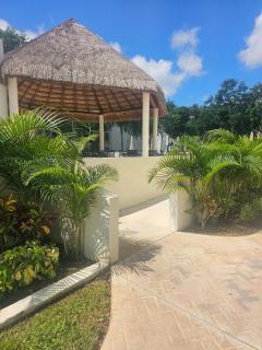 Ground floor condominium at the foot of the pool - 4