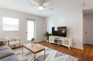 The Cozy Corner Near Downtown - 4