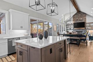 Lakeside Haven with Gourmet Kitchen - 8