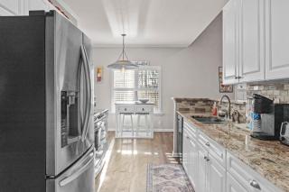 New to Vrbo Jefferson Poolside Escape w pool - 2