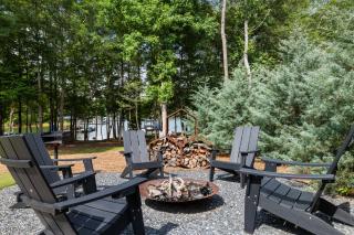 Midnight Raven Lake House - luxury a-frame w boat - 6