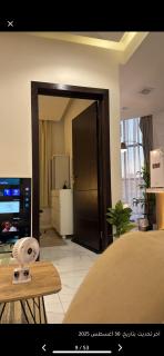 شقه غرفه وصاله وإطلاله وطاولة طعام هاديه وآنيقه - 3