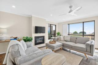 Encounter Escape 27 Southern Right Crescent Encounter Bay - Linen Included - 6