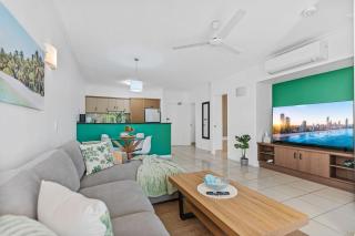 Urban Tropics Modern Resort Apartment near Cairns CBD - 4