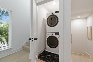 Luxury Stay w Ping-Pong & Pool - 5