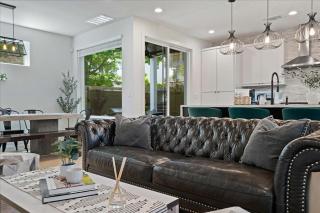 Luxury Stay w Ping-Pong & Pool - 3