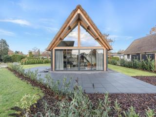 Modern bungalow in Baarle-Nassau with pond view - 0