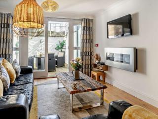 2 Bed in Tenby FB034 - 0