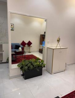 شقه وغرفه وصاله ومطبخ كامل هاديه عائليه - 3