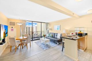 Waikiki Sunset City & Mountain View with Parking - 9