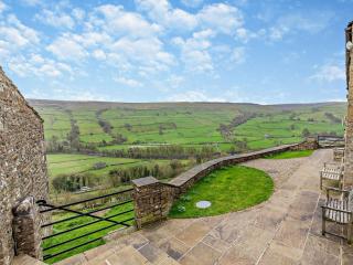 4 Bed in Low Row G0083 - 9