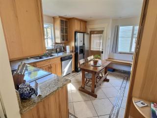 Burke - 3828 Burke Avenue - 8