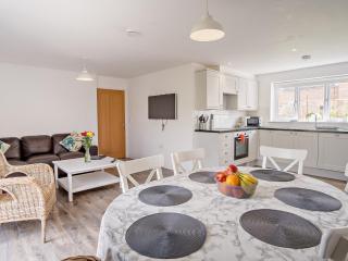 4 Bed in Newport 90251 - 0