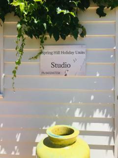 Studio Spring Hill Holiday Units Pet friendly - 9