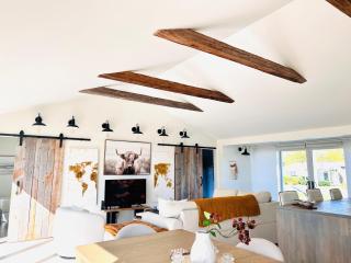 Waterfront Cottage ''The Dream'' with Hot Tub, near Parlee Beach - 5