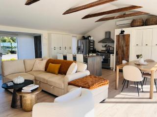 Waterfront Cottage ''The Dream'' with Hot Tub, near Parlee Beach - 2