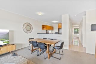 Live the Brisbane Life, 5 Min to Felons - 6