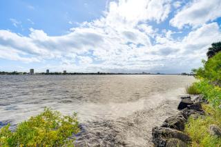 3 Mi to Beach and Boardwalk Riverfront Daytona Home - 9