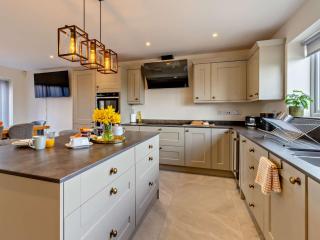 4 Bed in Bishops Castle 94072 - 3