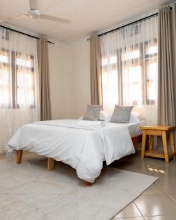 House with three bedroom and garden view - 4