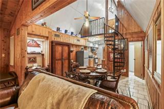 Enchanted Hucks Hideaway - 8