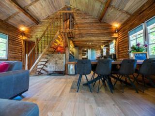 Spacious wooden chalet with covered terrace - 4