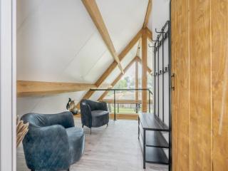 Modern lodge stay with pond view - 3