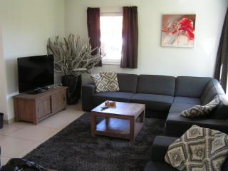 Spacious 10-Person Villa in Quiet Holiday Park - 9