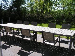 Spacious 10-Person Villa in Quiet Holiday Park - 5