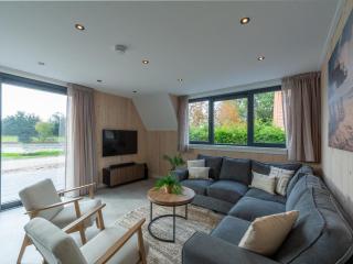 Seaside Holiday Home with Garden - 9