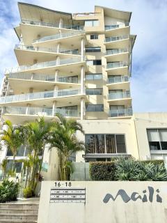Luxury Coolangatta Sub-Penthouse Beach Abode - 4