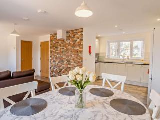 3 Bed in Newport 90250 - 6