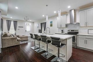 Luxury 3-Bedroom Oasis with Open Living Space & Designer Touches - 2