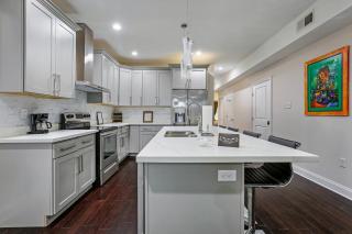 Luxury 3-Bedroom Oasis with Open Living Space & Designer Touches - 1