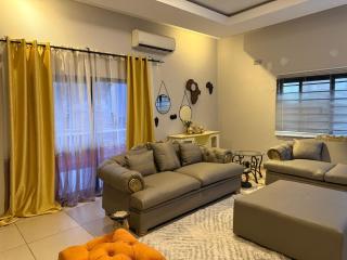 Spacious Modern 3-Bedroom Foxdale - 9